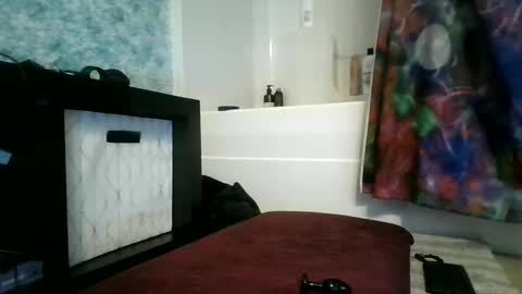 Snapshot of judahhh chatting on December 27, 8:13 am Born Sinner online show from December 27, 8:13 am