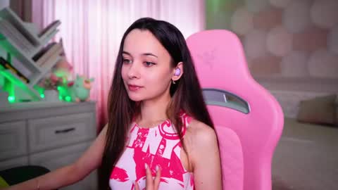 Snapshot of juicy___angel chatting on June 6, 12:21 pm Angelina online show from June 6, 12:21 pm