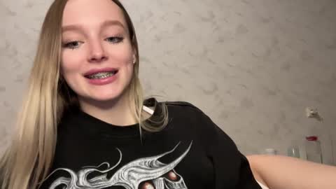 Snapshot of juicy_angels chatting on January 9, 2:07 pm alexa online show from January 9, 2:07 pm