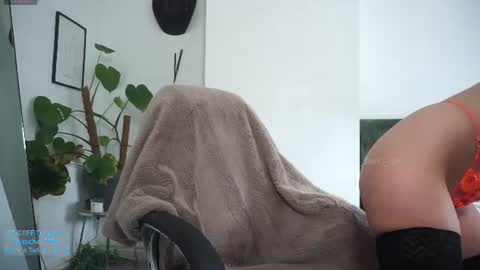 Snapshot of juicy_jane_uk chatting on July 6, 11:51 am online show from July 6, 11:51 am