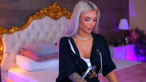 Snapshot of juicy_jessye chatting on May 14, 7:53 pm Jessye online show from May 14, 7:53 pm