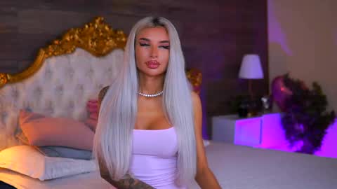 Snapshot of juicy_jessye chatting on June 2, 7:49 pm Jessye online show from June 2, 7:49 pm