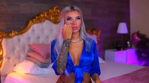 Snapshot of juicy_jessye chatting on June 5, 8:36 pm Jessye online show from June 5, 8:36 pm