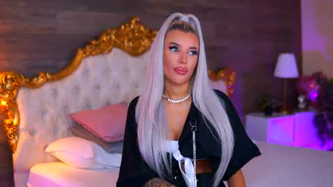 Snapshot of juicy_jessye chatting on June 14, 7:49 pm Jessye online show from June 14, 7:49 pm