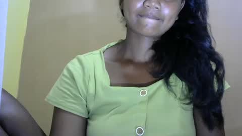 Snapshot of juicy_pretty chatting on February 12, 5:37 pm stellah online show from February 12, 5:37 pm