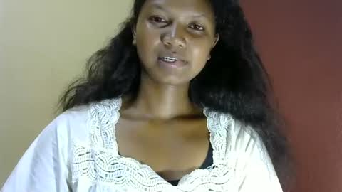 Snapshot of juicy_pretty chatting on February 18, 3:21 am stellah online show from February 18, 3:21 am