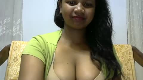 Snapshot of juicy_pretty chatting on September 29, 2:16 am stellah online show from September 29, 2:16 am
