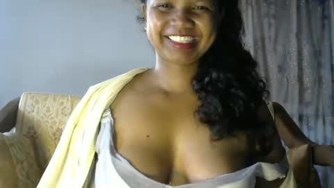 Snapshot of juicy_pretty chatting on October 23, 4:12 am stellah online show from October 23, 4:12 am