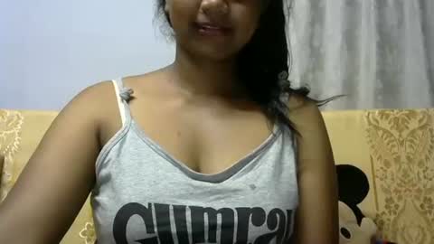 Snapshot of juicy_pretty chatting on November 8, 1:39 am stellah online show from November 8, 1:39 am