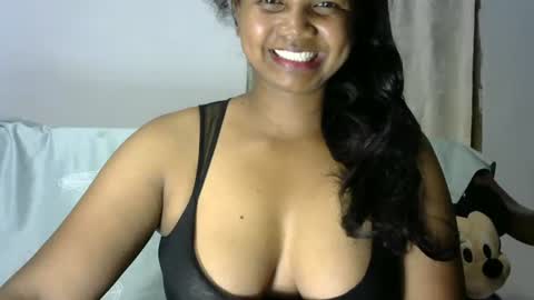 Snapshot of juicy_pretty chatting on November 17, 12:44 pm stellah online show from November 17, 12:44 pm