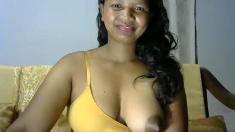 Snapshot of juicy_pretty chatting on December 4, 1:26 am stellah online show from December 4, 1:26 am