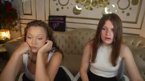 Snapshot of juicy_secrets_054 chatting on June 23, 10:35 am Elza online show from June 23, 10:35 am
