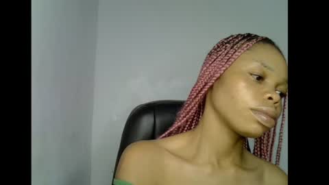 Snapshot of juicy_slut0 chatting on July 10, 10:45 pm Champaign online show from July 10, 10:45 pm