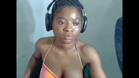 juicynpinkx online show from April 10, 11:15 am
