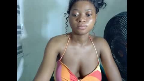 juicynpinkx online show from April 19, 8:24 am