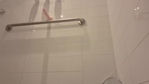 Snapshot of juicystraw chatting on October 18, 11:00 am juicystraw online show from October 18, 11:00 am