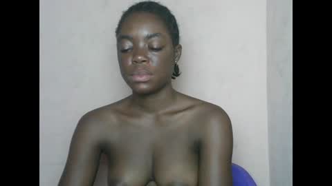 Snapshot of juicyyxboobs chatting on July 2, 11:33 pm juicyyxboobs online show from July 2, 11:33 pm