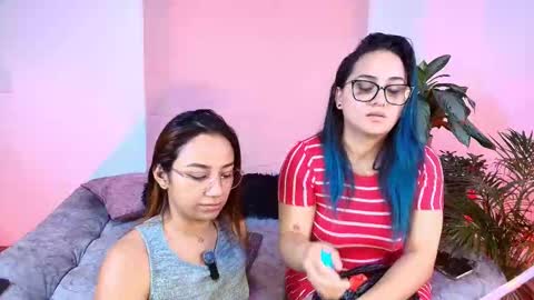 Jules and Gia online show from November 18, 6:01 pm