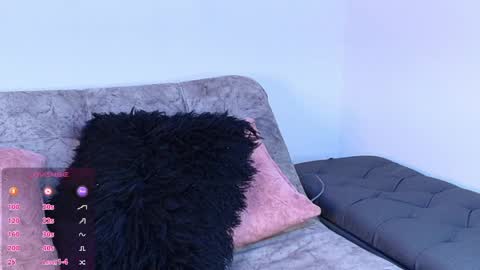 Snapshot of jules_n_gia chatting on June 6, 9:14 am Jules and Gia online show from June 6, 9:14 am