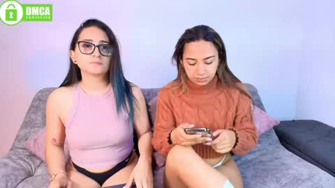Snapshot of jules_n_gia chatting on June 7, 6:22 pm Jules and Gia online show from June 7, 6:22 pm