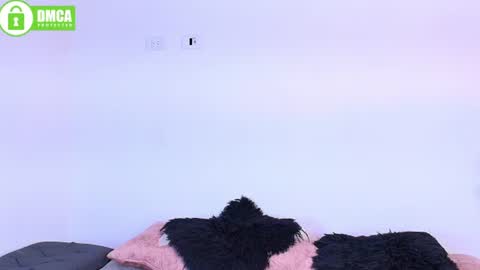 Snapshot of jules_n_gia chatting on June 14, 4:42 pm Jules and Gia online show from June 14, 4:42 pm