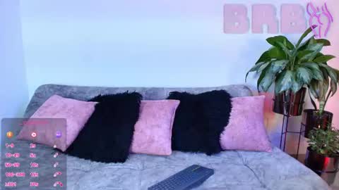 Jules and Gia online show from June 24, 9:19 am