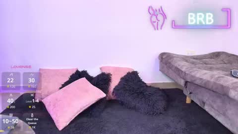 Jules and Gia online show from August 2, 5:33 pm