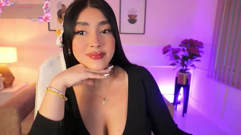 Jules Bennett online show from December 4, 11:30 am