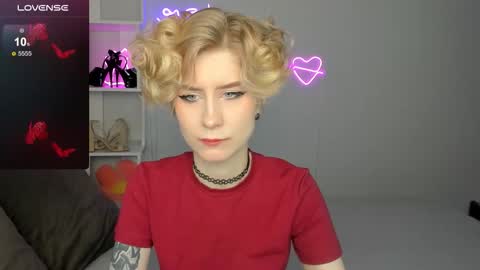 Snapshot of julescrown chatting on October 5, 12:42 am Jules online show from October 5, 12:42 am