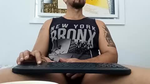 Snapshot of juleslatin122 chatting on December 2, 12:29 pm Jules online show from December 2, 12:29 pm