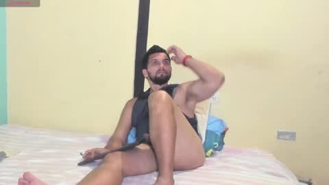 Snapshot of juleslatin122 chatting on February 18, 2:05 am Jules online show from February 18, 2:05 am