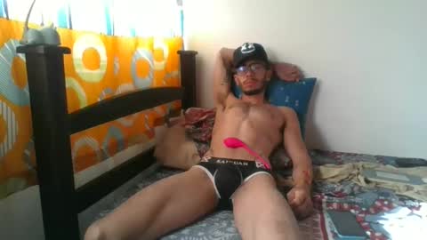 Snapshot of julfigo chatting on December 9, 1:02 pm Julfigo online show from December 9, 1:02 pm