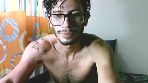 Snapshot of julfigo chatting on December 15, 2:59 pm Julfigo online show from December 15, 2:59 pm