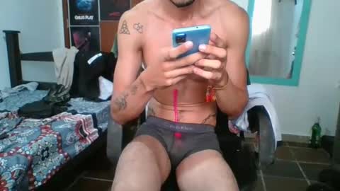 Snapshot of julfigo chatting on December 22, 12:05 pm Julfigo online show from December 22, 12:05 pm