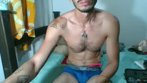 Snapshot of julfigo chatting on January 3, 11:01 pm Julfigo online show from January 3, 11:01 pm