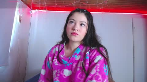 Snapshot of juli05star chatting on December 7, 12:13 pm Juliana online show from December 7, 12:13 pm