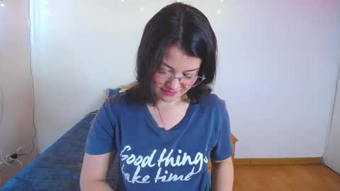 Snapshot of juli05star chatting on December 17, 3:17 pm Juliana online show from December 17, 3:17 pm