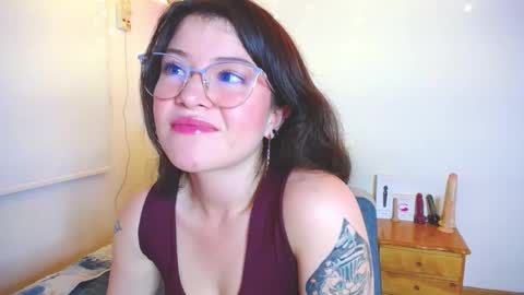 Snapshot of juli05star chatting on February 6, 1:49 am Juliana online show from February 6, 1:49 am