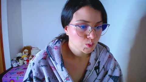 Snapshot of juli05star chatting on October 5, 8:51 pm Juliana online show from October 5, 8:51 pm