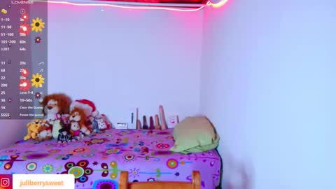 Snapshot of juli05star chatting on November 28, 12:02 am Juliana online show from November 28, 12:02 am