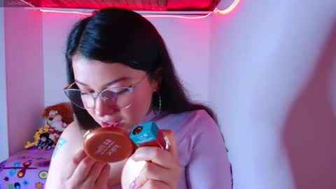 Snapshot of juli05star chatting on December 2, 3:23 am Juliana online show from December 2, 3:23 am