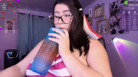 Snapshot of juli_1213 chatting on May 16, 10:19 pm Juliana online show from May 16, 10:19 pm