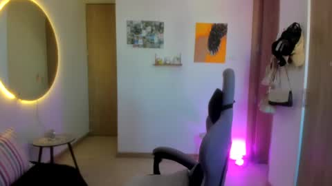 Snapshot of juli_santos_22 chatting on July 6, 12:57 pm juli_santos_22 online show from July 6, 12:57 pm