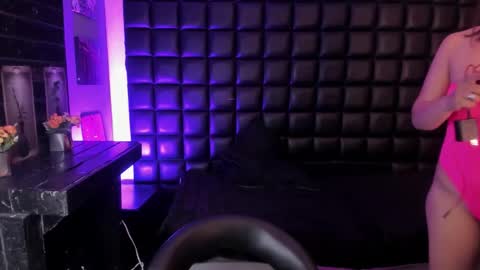 Snapshot of juli_w1 chatting on February 20, 9:37 pm julieta online show from February 20, 9:37 pm