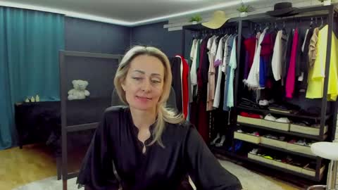 julia__cherry_ online show from March 12, 4:57 pm