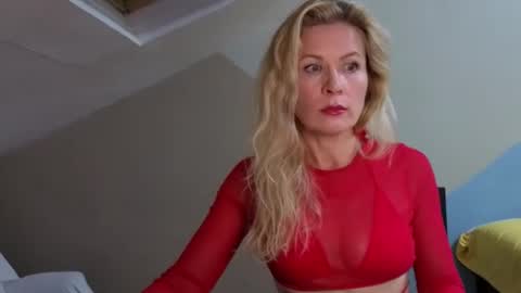 julia_giulia online show from October 25, 4:57 pm