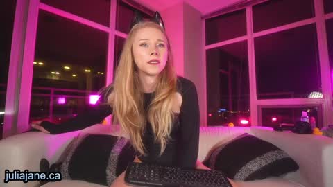 Julia Jane online show from December 4, 3:26 am