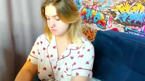 Snapshot of julia_jips chatting on October 15, 1:28 am Julia Jips online show from October 15, 1:28 am