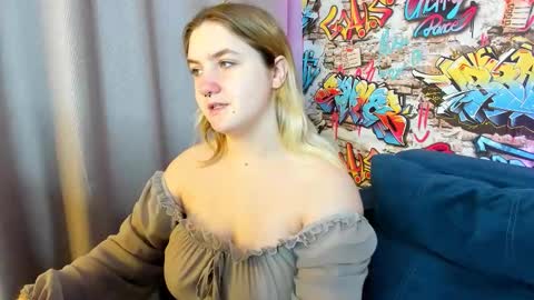 Snapshot of julia_jips chatting on October 16, 1:06 am Julia Jips online show from October 16, 1:06 am