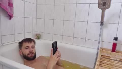 julia_official online show from October 5, 10:13 am